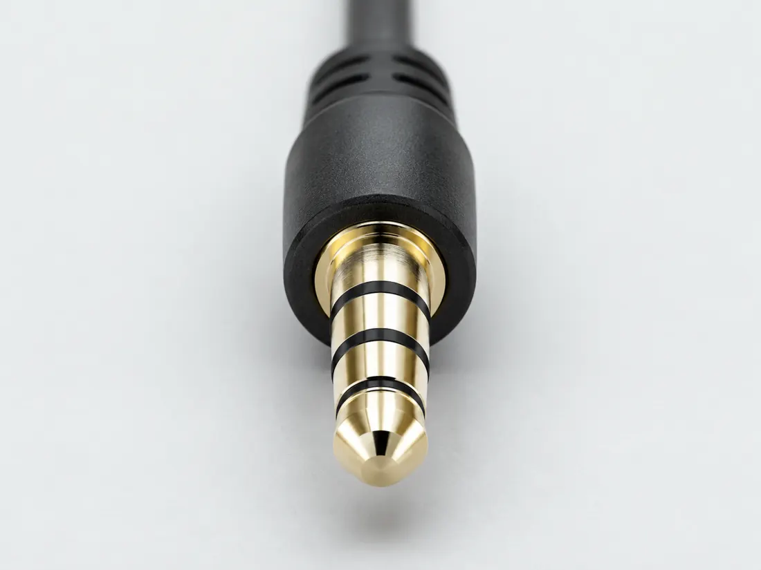 3.5 mm TRRS connector: mating face. Computer-generated illustration, not a photograph.
